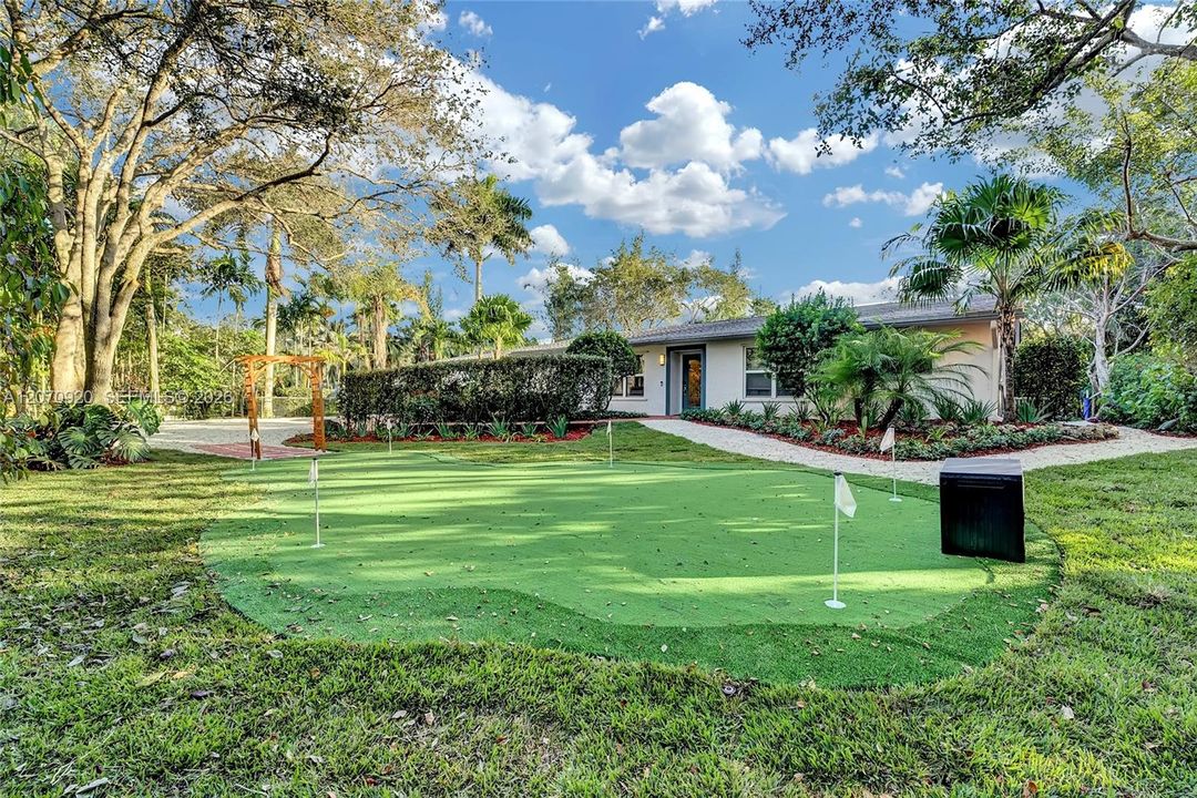 For Rent: $12,200 (8 beds, 4 baths, 3280 Square Feet)