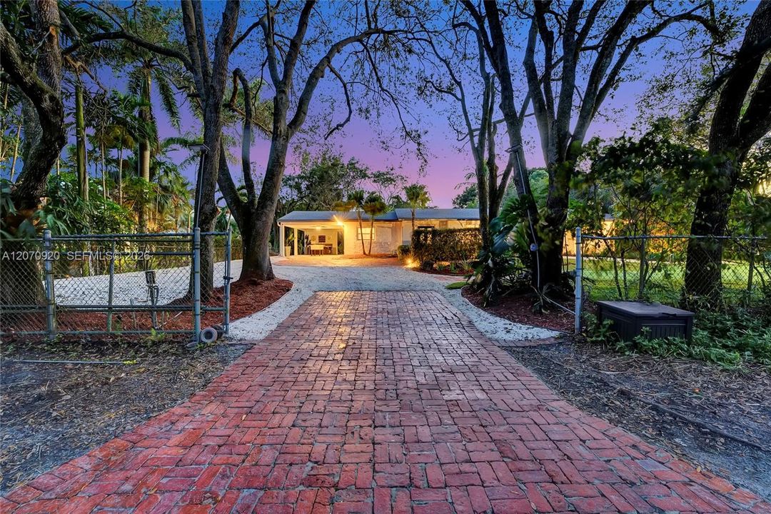 For Rent: $12,200 (8 beds, 4 baths, 3280 Square Feet)