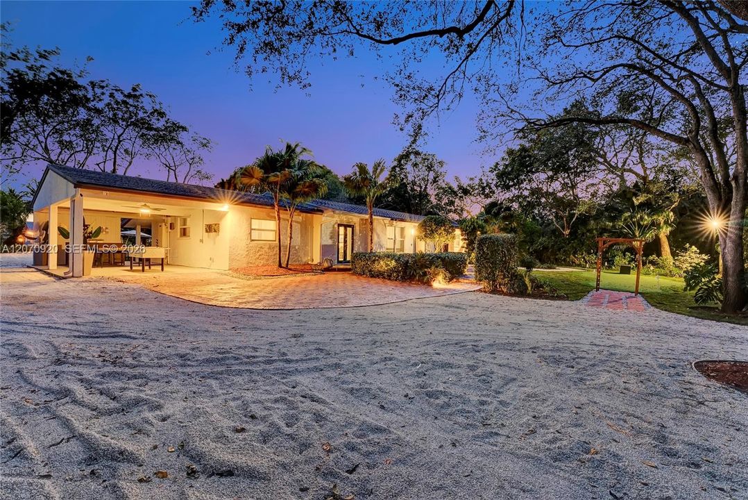 For Rent: $12,200 (8 beds, 4 baths, 3280 Square Feet)