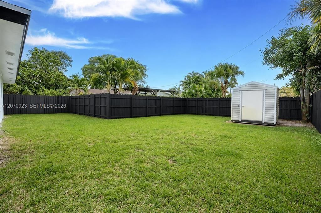 For Rent: $3,300 (2 beds, 2 baths, 1998 Square Feet)