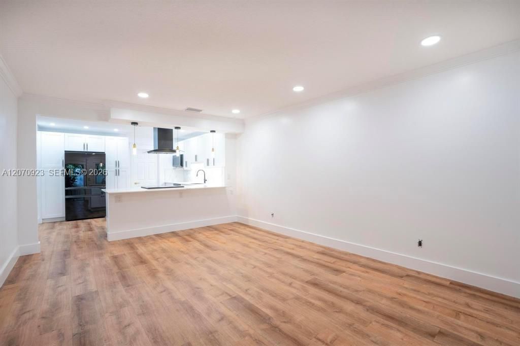 For Rent: $3,300 (2 beds, 2 baths, 1998 Square Feet)