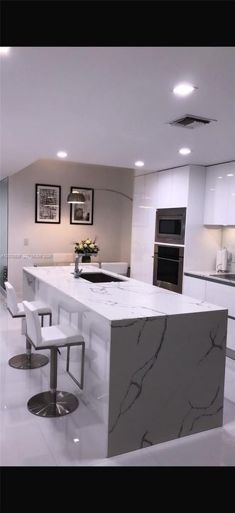For Rent: $5,000 (2 beds, 2 baths, 1073 Square Feet)