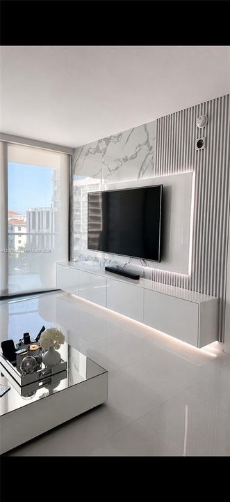 For Rent: $5,000 (2 beds, 2 baths, 1073 Square Feet)