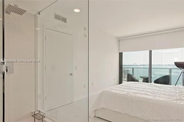 For Rent: $5,000 (2 beds, 2 baths, 1073 Square Feet)