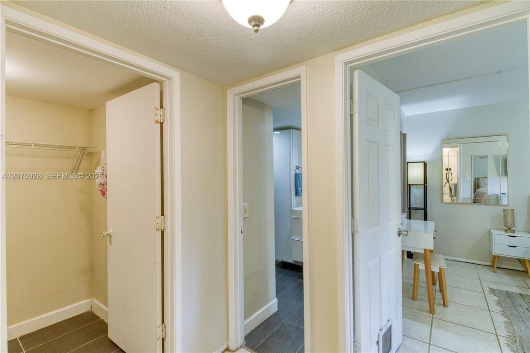 В аренду: $2,000 (2 спален, 1 ванн, 1070 Квадратных фут)
