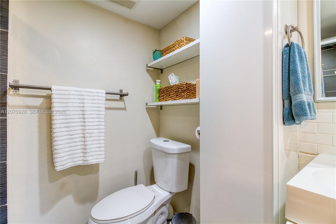 В аренду: $2,000 (2 спален, 1 ванн, 1070 Квадратных фут)