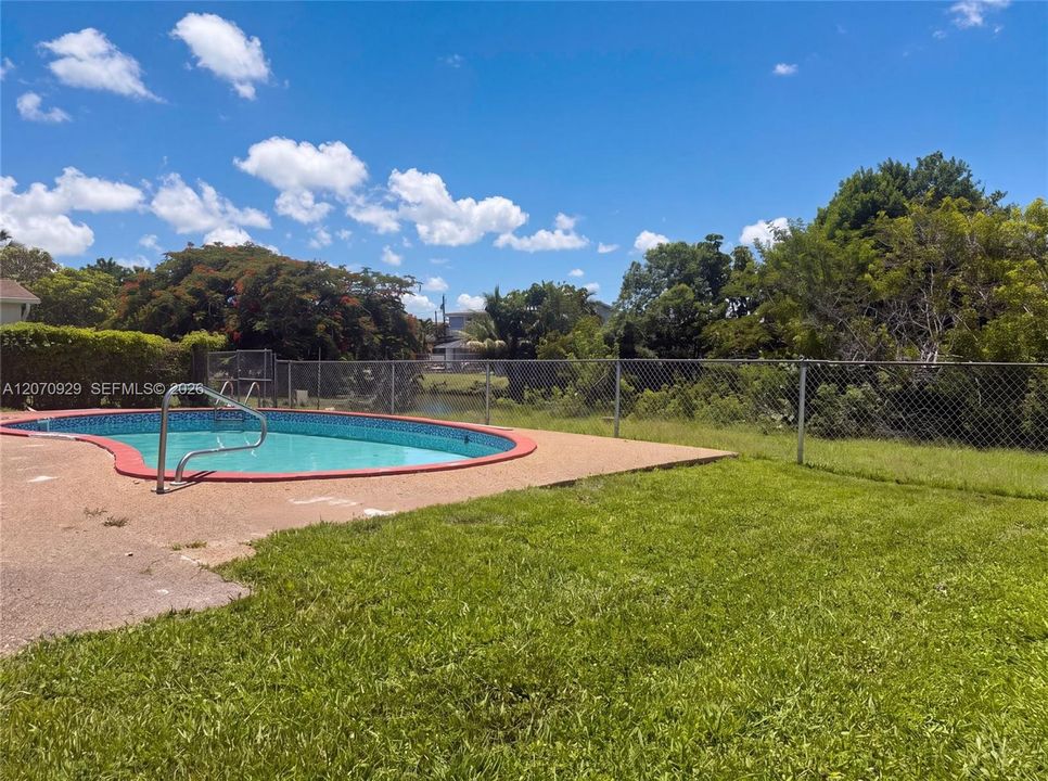 For Sale: $680,000 (3 beds, 2 baths, 1092 Square Feet)