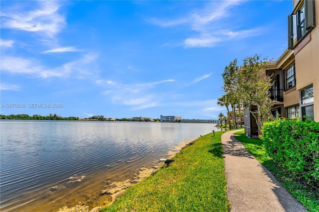 For Rent: $2,600 (2 beds, 2 baths, 1100 Square Feet)