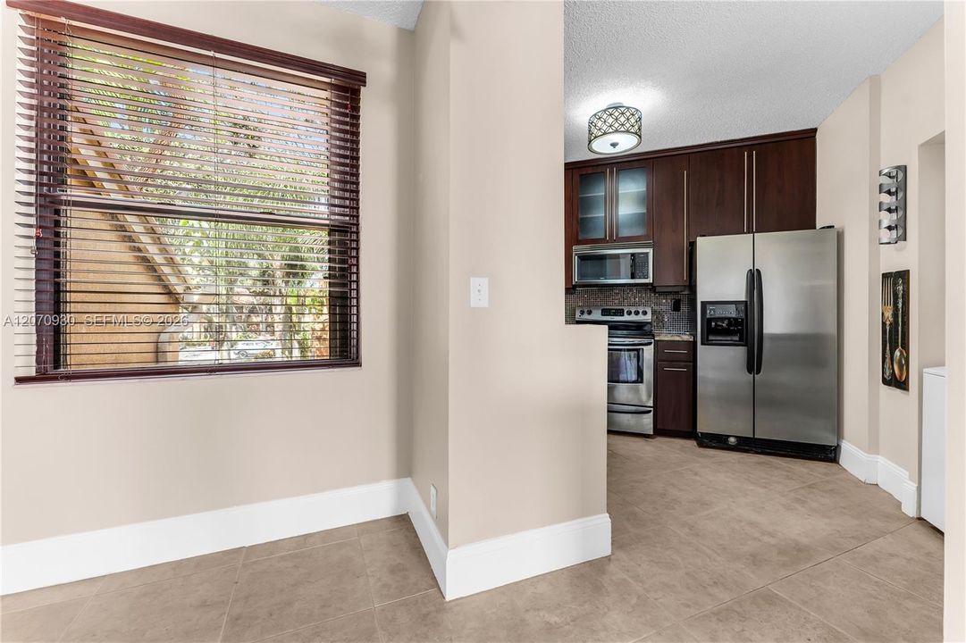 For Rent: $2,600 (2 beds, 2 baths, 1100 Square Feet)