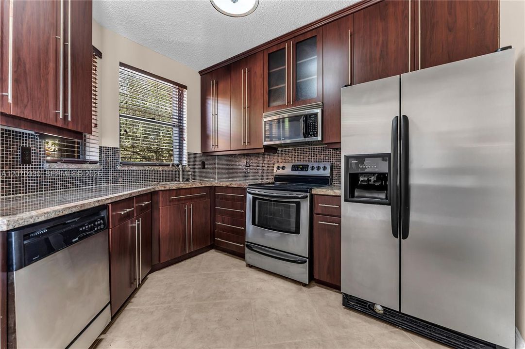 For Rent: $2,600 (2 beds, 2 baths, 1100 Square Feet)