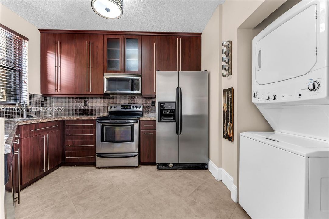 For Rent: $2,600 (2 beds, 2 baths, 1100 Square Feet)