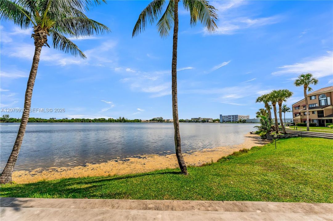 For Rent: $2,600 (2 beds, 2 baths, 1100 Square Feet)