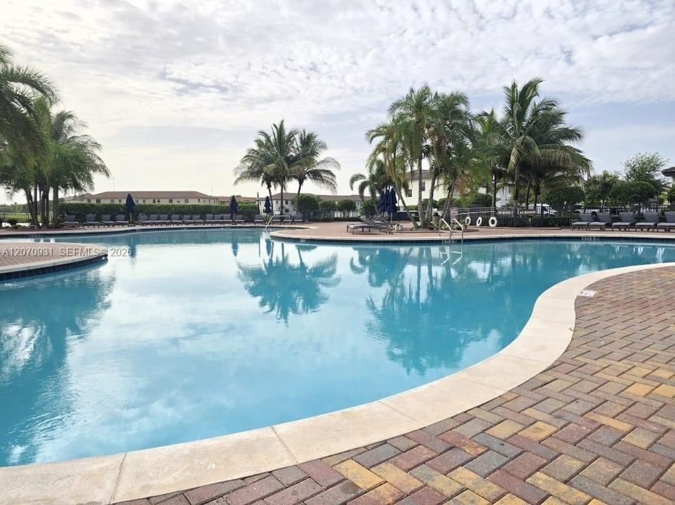 For Rent: $3,300 (3 beds, 2 baths, 1668 Square Feet)