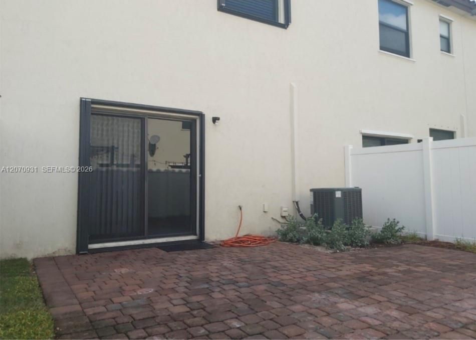 For Rent: $3,300 (3 beds, 2 baths, 1668 Square Feet)