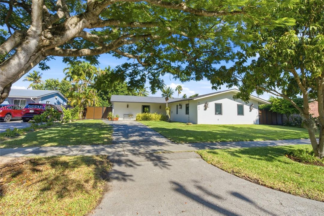 For Sale: $825,000 (5 beds, 3 baths, 2184 Square Feet)