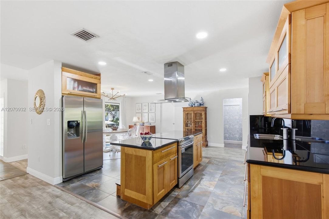 For Sale: $825,000 (5 beds, 3 baths, 2184 Square Feet)