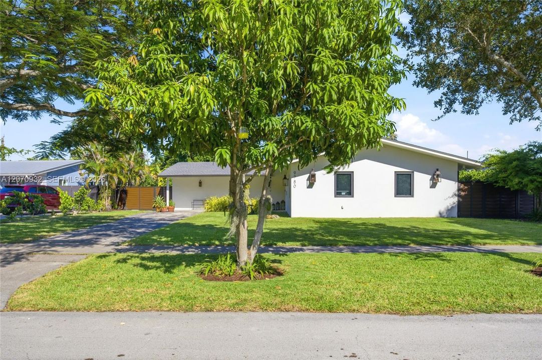 For Sale: $825,000 (5 beds, 3 baths, 2184 Square Feet)