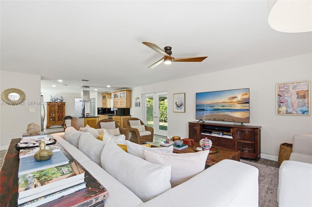 For Sale: $825,000 (5 beds, 3 baths, 2184 Square Feet)