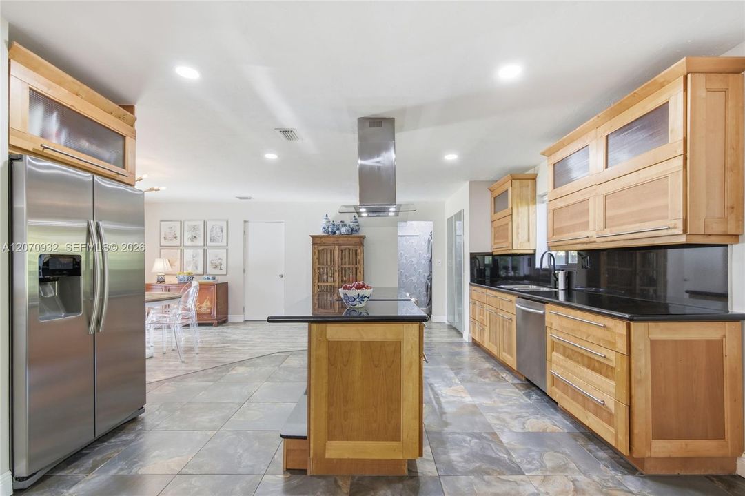 For Sale: $825,000 (5 beds, 3 baths, 2184 Square Feet)