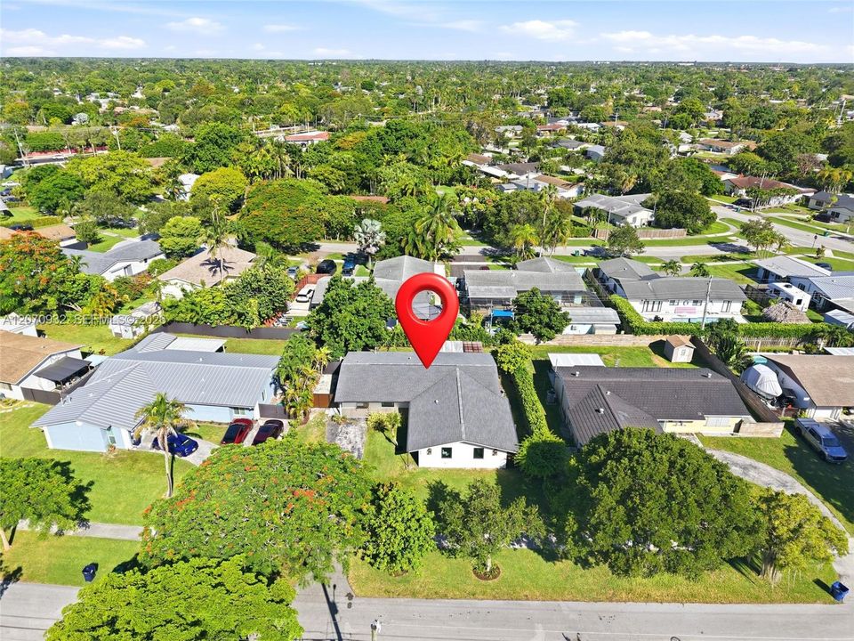 For Sale: $825,000 (5 beds, 3 baths, 2184 Square Feet)
