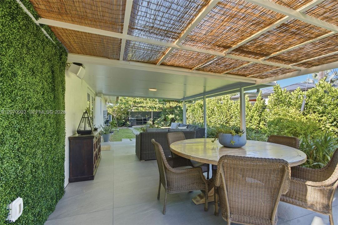 For Sale: $825,000 (5 beds, 3 baths, 2184 Square Feet)