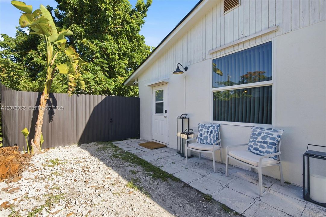 For Sale: $825,000 (5 beds, 3 baths, 2184 Square Feet)