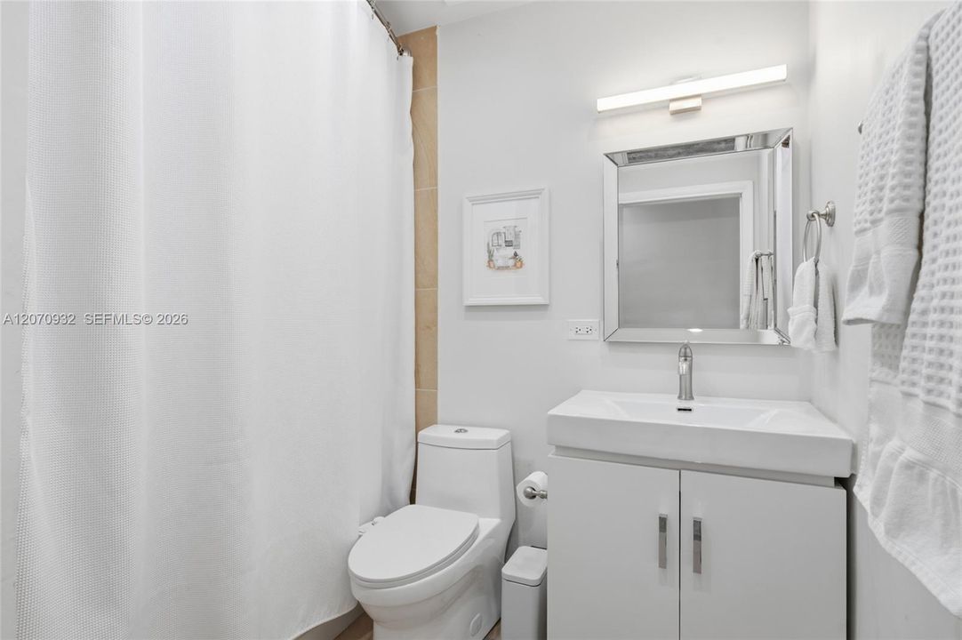 For Sale: $825,000 (5 beds, 3 baths, 2184 Square Feet)