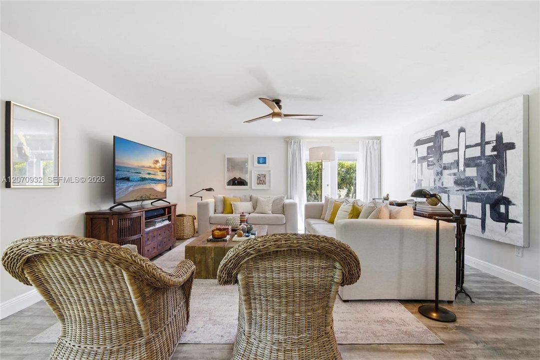 For Sale: $825,000 (5 beds, 3 baths, 2184 Square Feet)