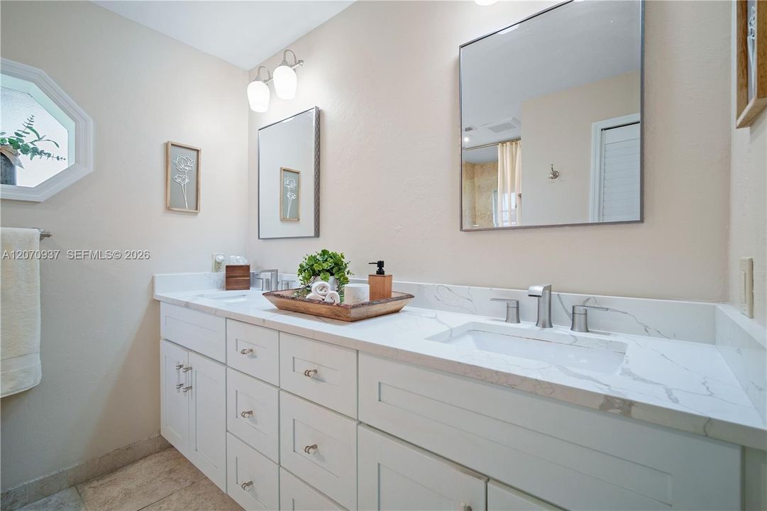For Sale: $975,000 (3 beds, 2 baths, 1768 Square Feet)