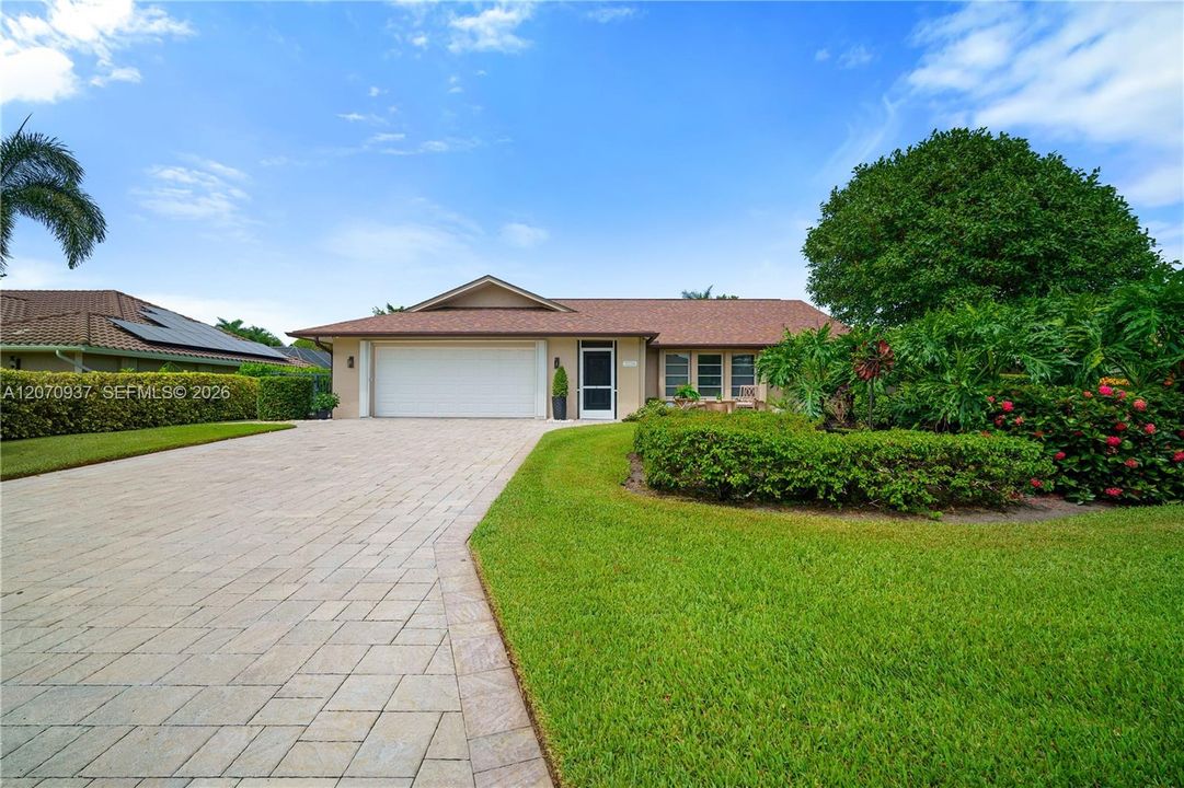 For Sale: $975,000 (3 beds, 2 baths, 1768 Square Feet)