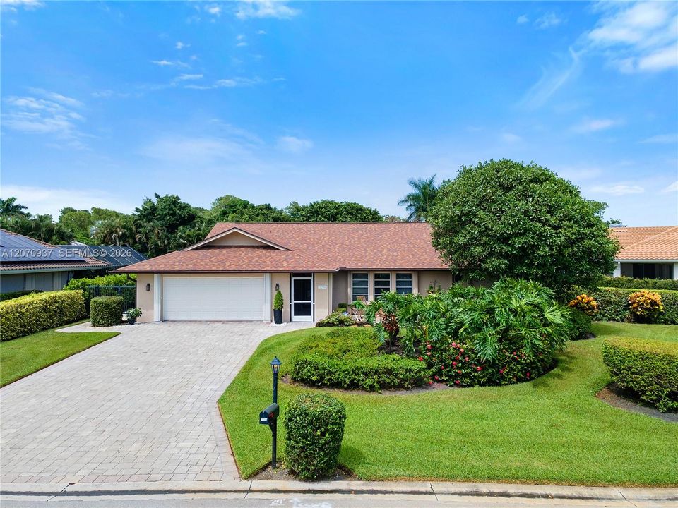 For Sale: $975,000 (3 beds, 2 baths, 1768 Square Feet)