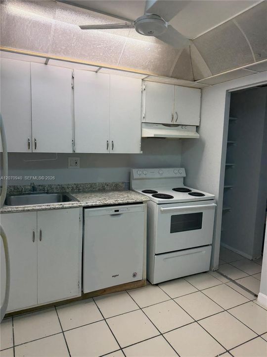 For Rent: $1,500 (1 beds, 1 baths, 750 Square Feet)