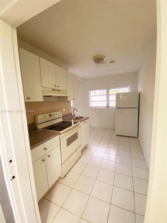 For Rent: $1,225 (0 beds, 1 baths, 650 Square Feet)