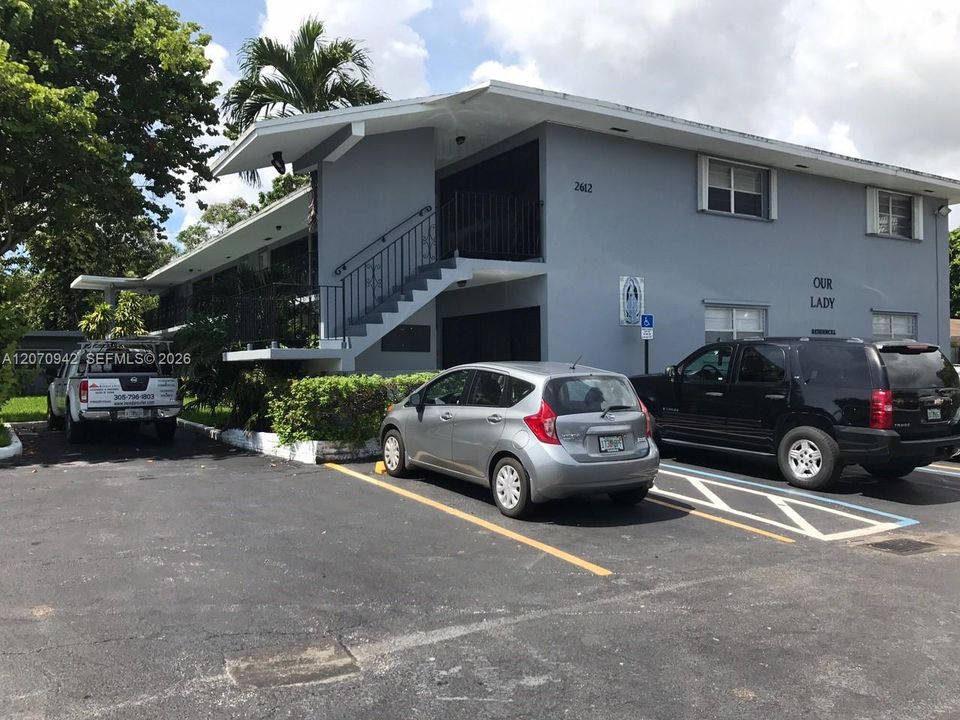 For Rent: $1,225 (0 beds, 1 baths, 650 Square Feet)