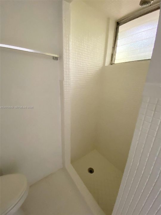 For Rent: $1,225 (0 beds, 1 baths, 650 Square Feet)