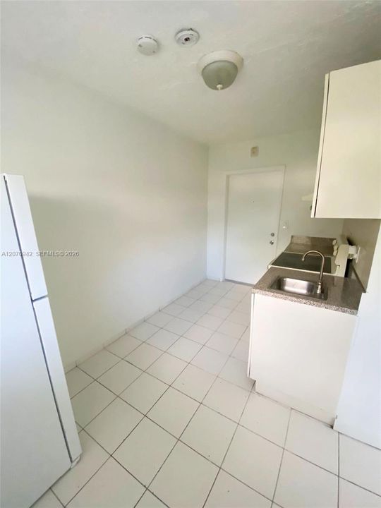 For Rent: $1,225 (0 beds, 1 baths, 650 Square Feet)