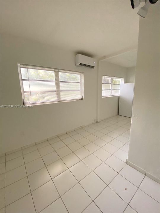For Rent: $1,225 (0 beds, 1 baths, 650 Square Feet)