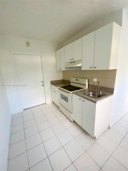 For Rent: $1,225 (0 beds, 1 baths, 650 Square Feet)