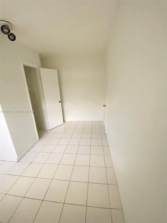 For Rent: $1,225 (0 beds, 1 baths, 650 Square Feet)