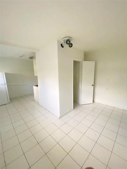 For Rent: $1,225 (0 beds, 1 baths, 650 Square Feet)