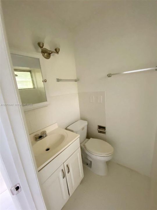 For Rent: $1,225 (0 beds, 1 baths, 650 Square Feet)