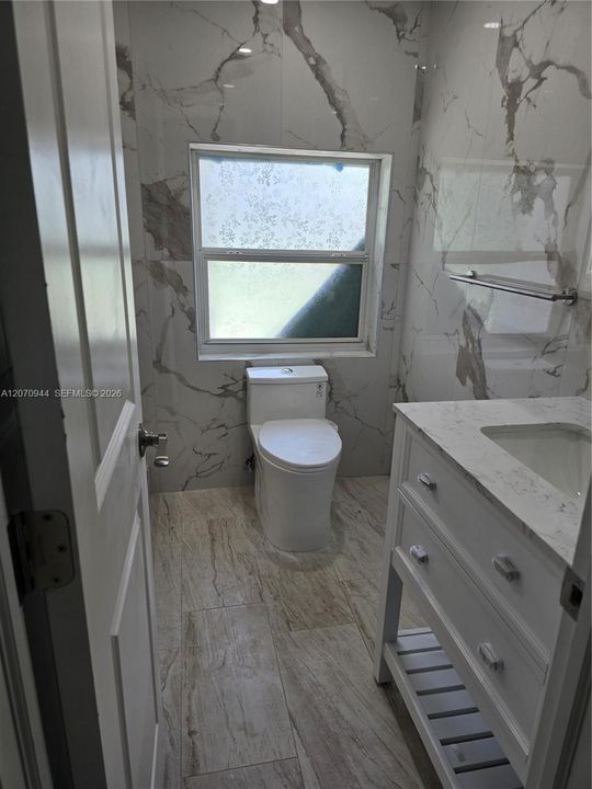 For Rent: $2,000 (1 beds, 1 baths, 2012 Square Feet)
