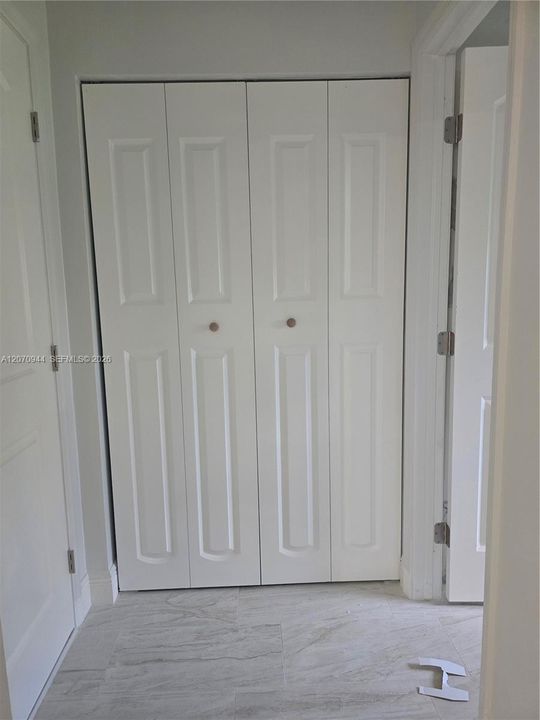 For Rent: $2,000 (1 beds, 1 baths, 2012 Square Feet)