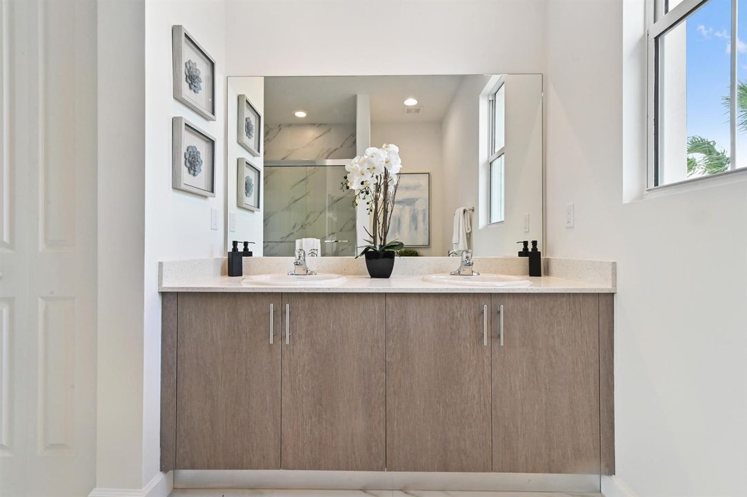 41 Bathroom 02