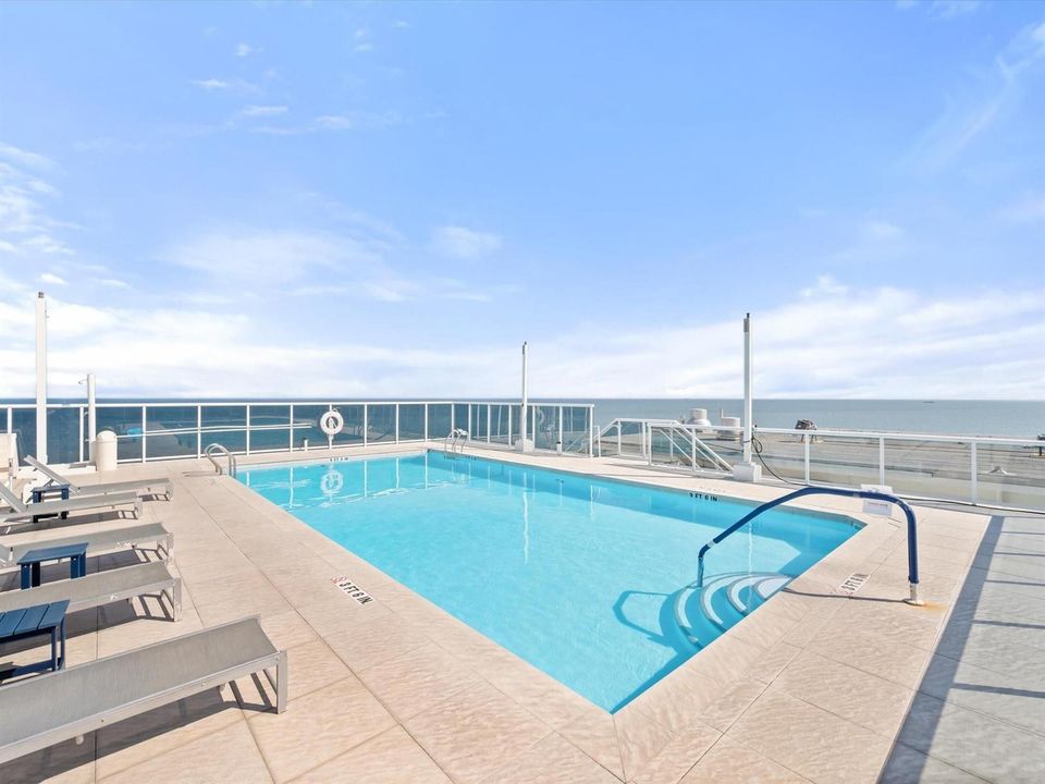 Roof top pool