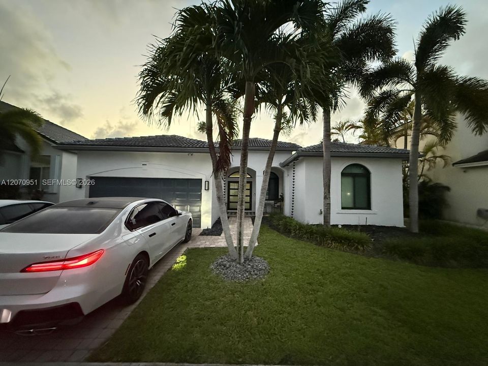 En Venta: $545,000 (4 camas, 3 baños, 2069 Pies cuadrados)