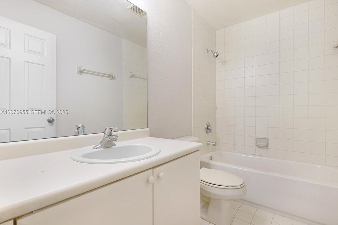 En Venta: $280,000 (3 camas, 3 baños, 1423 Pies cuadrados)