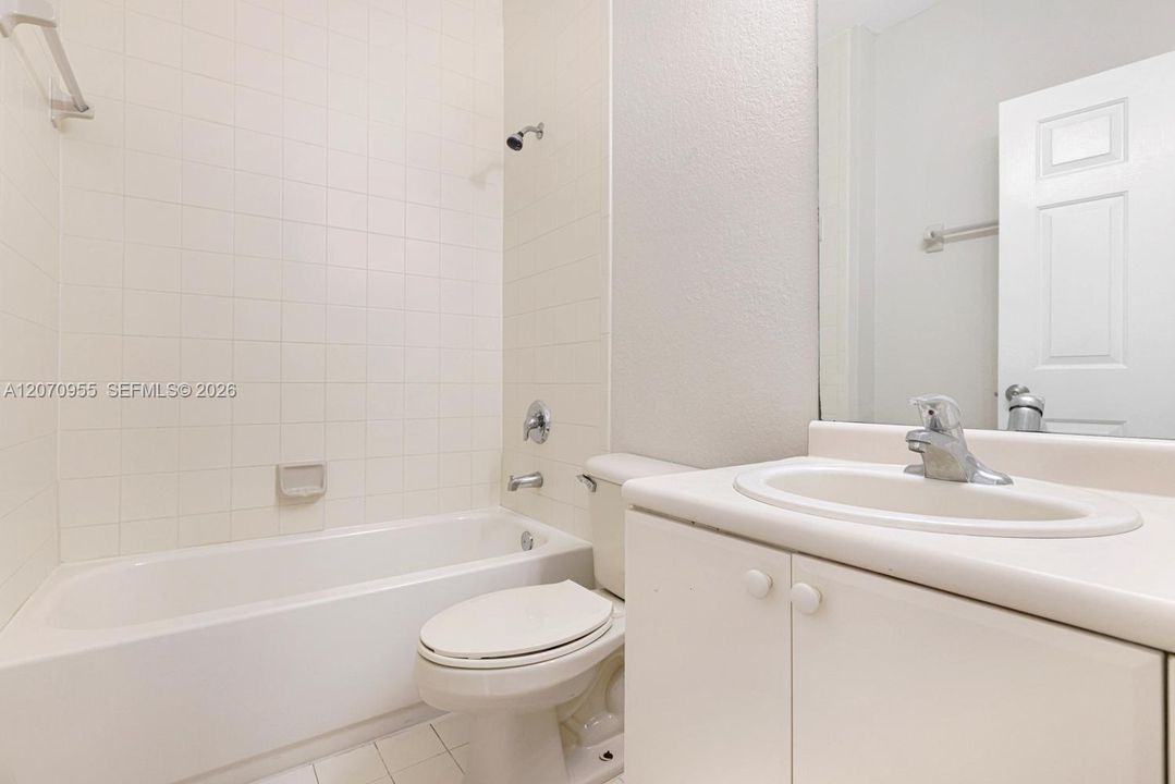 En Venta: $280,000 (3 camas, 3 baños, 1423 Pies cuadrados)