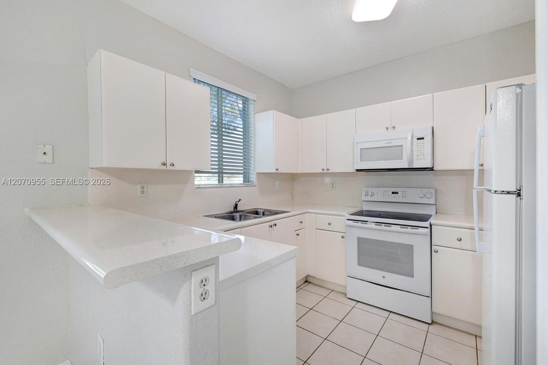 En Venta: $280,000 (3 camas, 3 baños, 1423 Pies cuadrados)