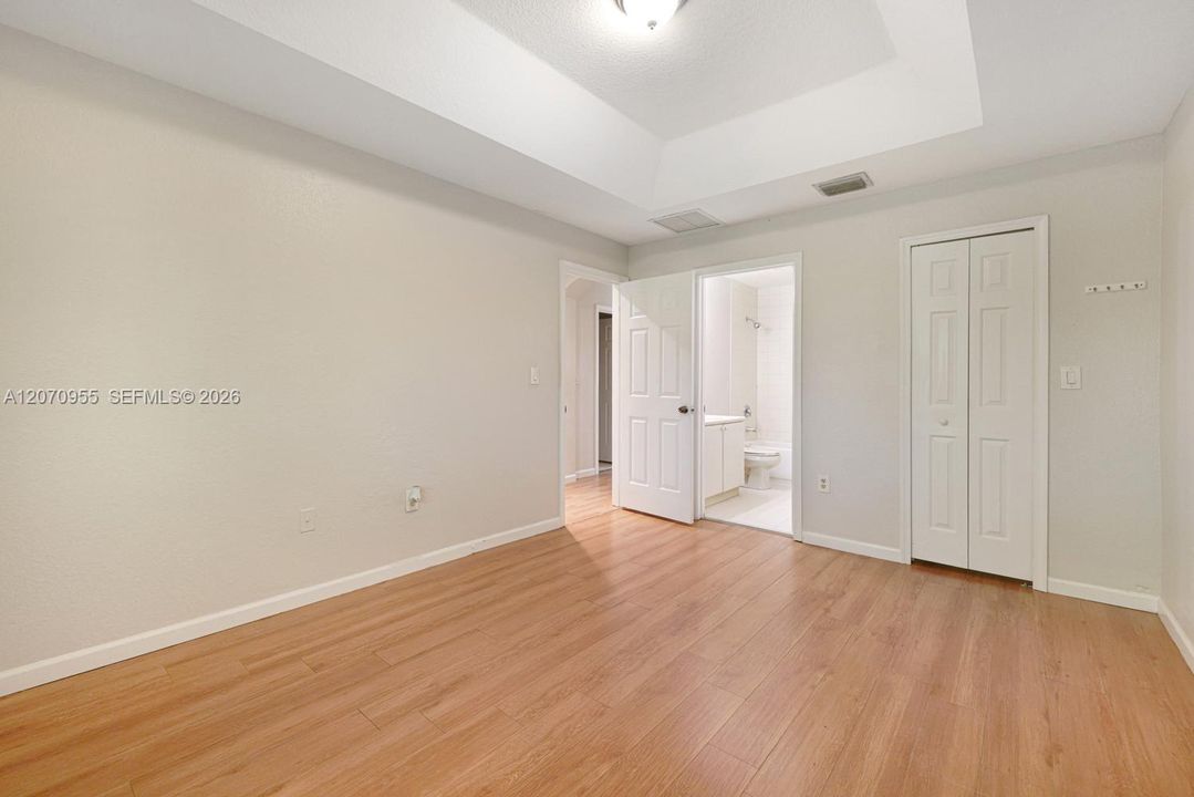 En Venta: $280,000 (3 camas, 3 baños, 1423 Pies cuadrados)